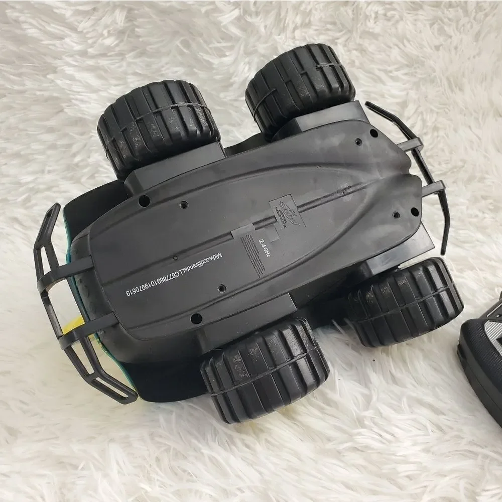 Like New- Morphibians Kid Galaxy 2.4GHZ Shark RC Car